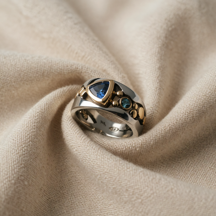 Silver & Gold Ring Béibhinn with Blue Trillion Stone