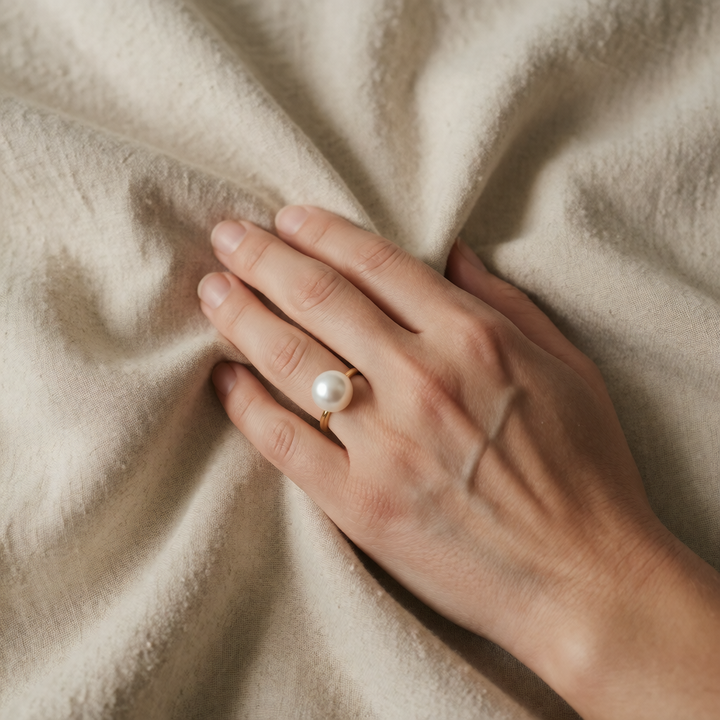 Gold Adjustable Ring Íde with Pearl