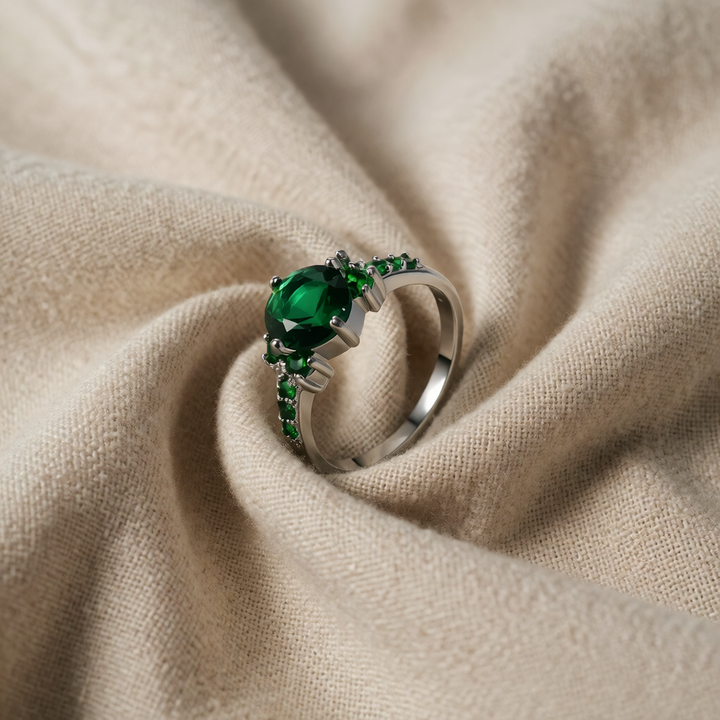 Silver Ring Fiadh with Emerald