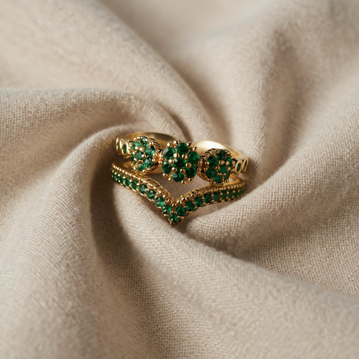 Gold Ring Aoibhinn with Emerald