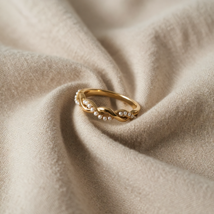 Gold Ring Sinéad with Pearls