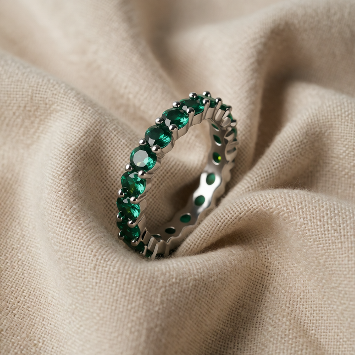 Silver Eternity Ring Gráinne with Emerald