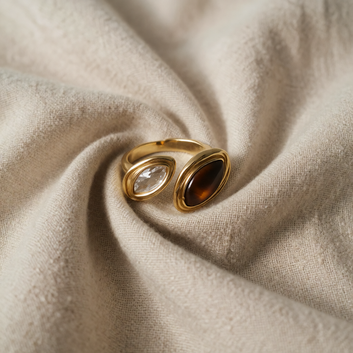 Gold Bypass Ring Sinéad with Tiger's Eye