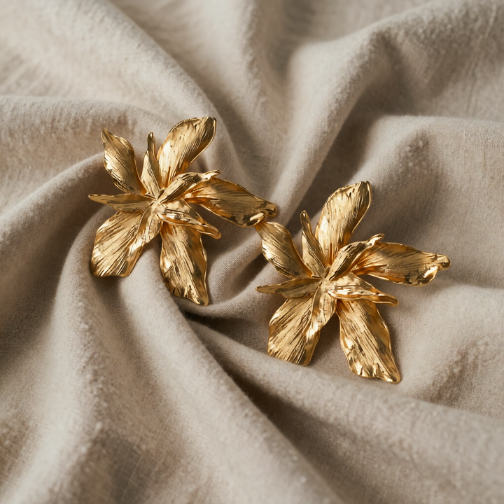 Gold Earrings Méabh with Floral Motif
