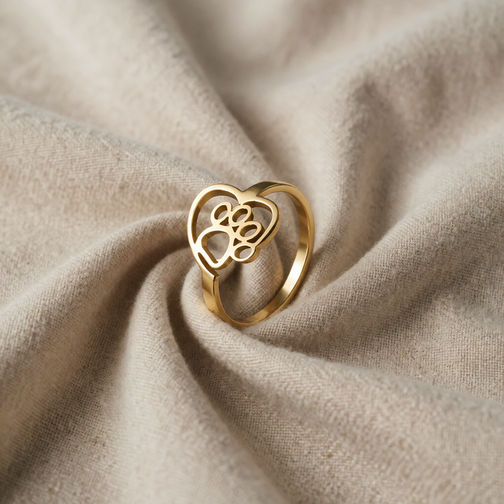 Gold Ring Áine with Paw & Heart Motif