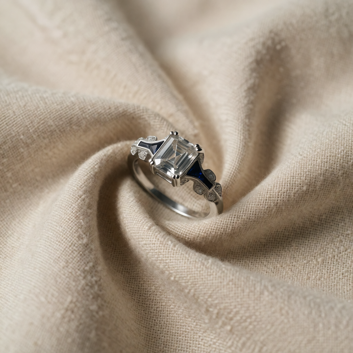 Gold Ring Gráinne with Blue Sapphire