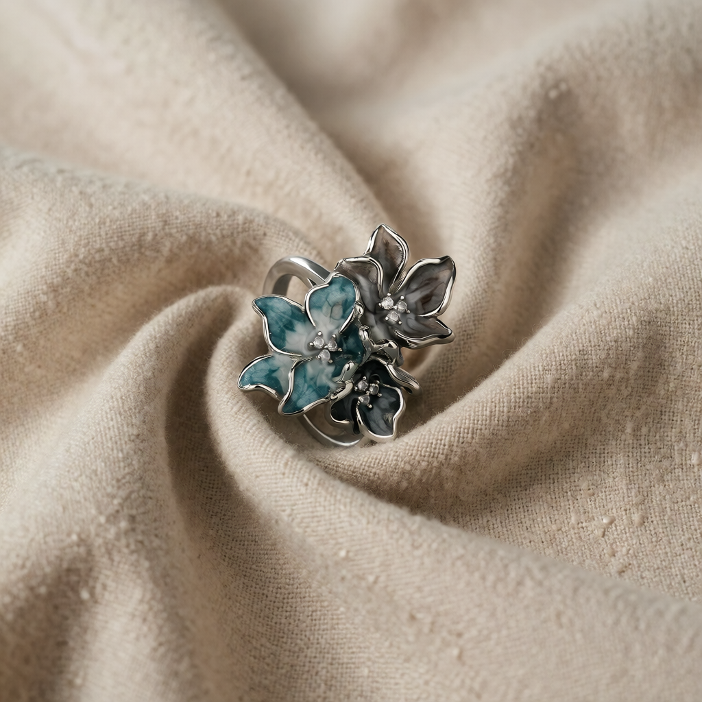 Silver Ring Clíona with Floral Motif