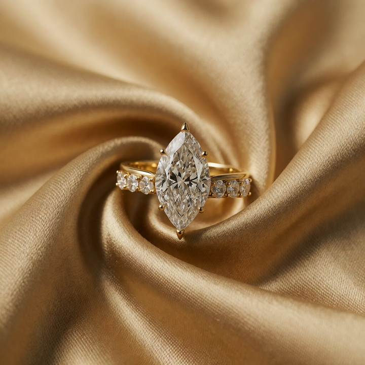 Gold Ring Méabh with Marquise Crystal