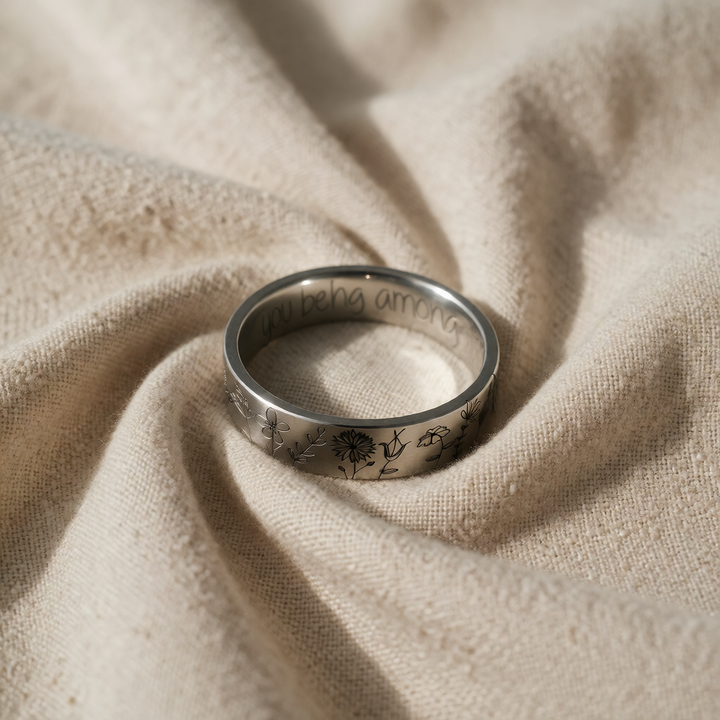 Silver Band Ring Aisling with Wildflower Motif