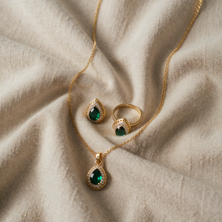 Gold Necklace Órla with Emerald