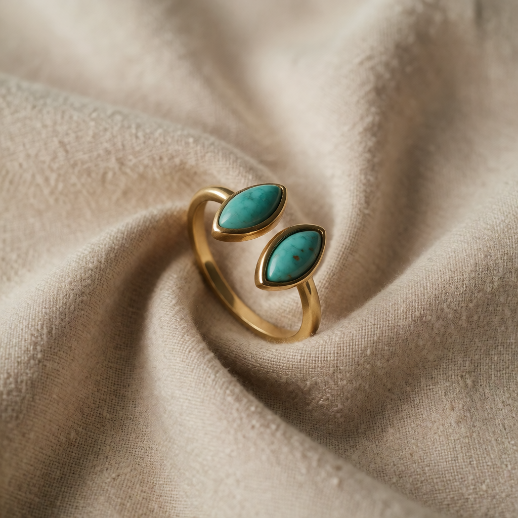 Gold Open Ring Órla with Turquoise