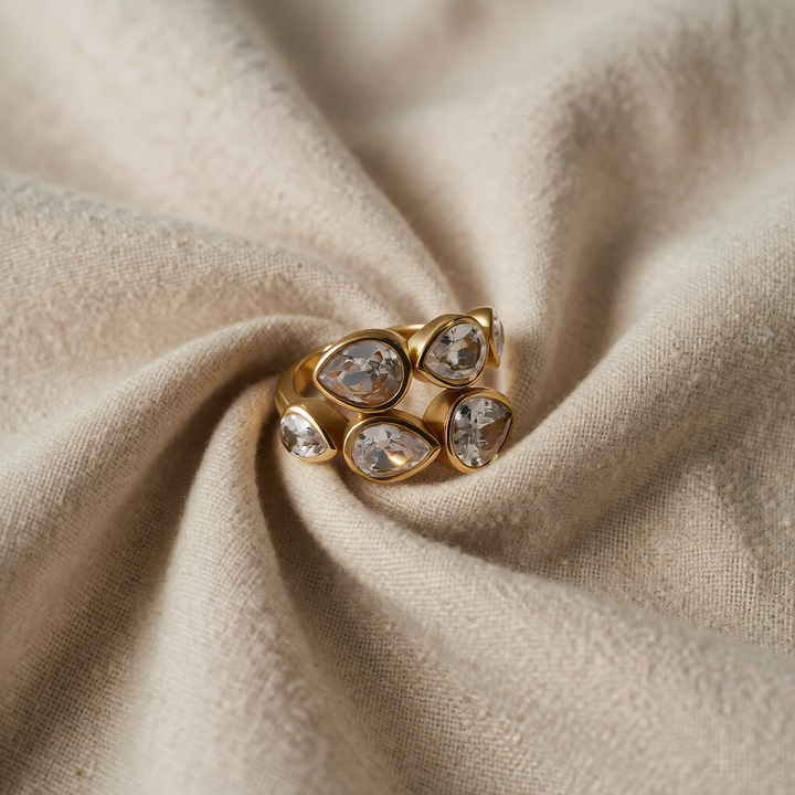 Gold Open Ring Béibhinn with Crystal Teardrops