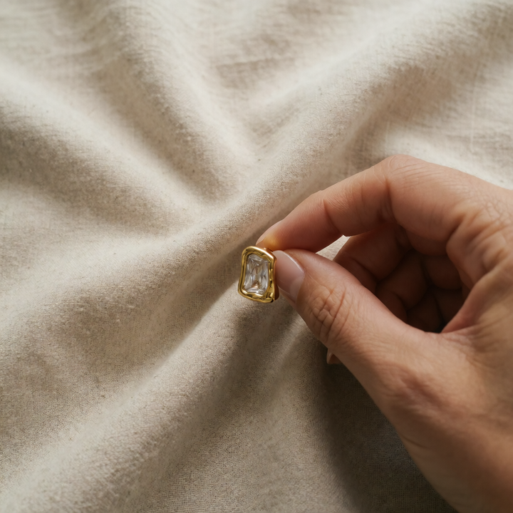 Gold Stud Earrings Clíona with Zirconia