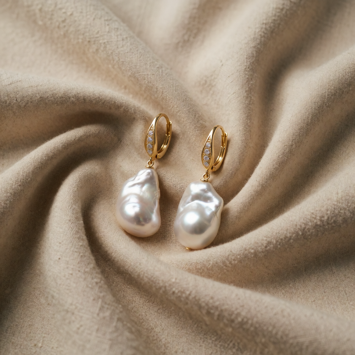 Gold Drop Earrings Órlaith with Baroque Pearl