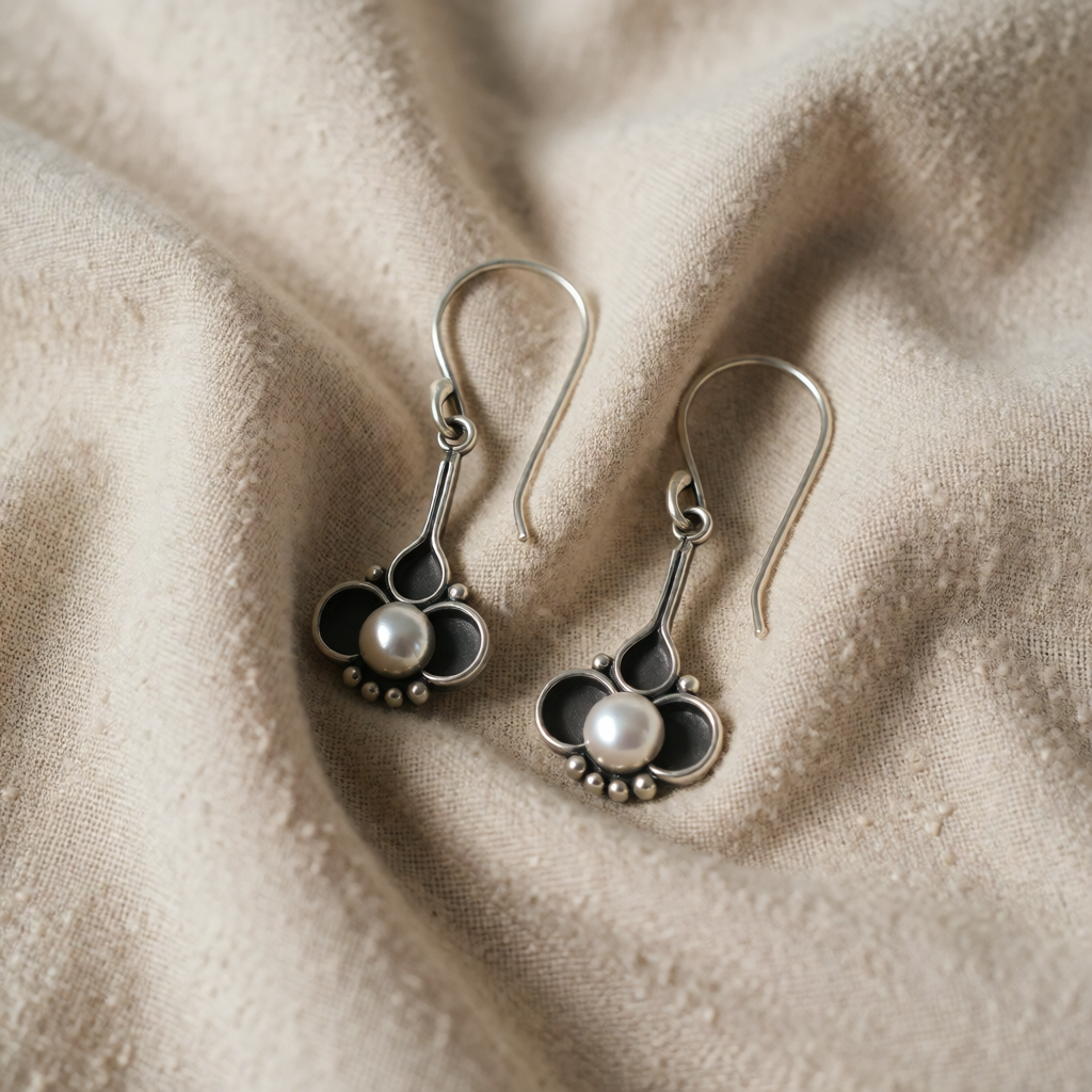 Silver Drop Earrings Ciara with Clover and Pearl