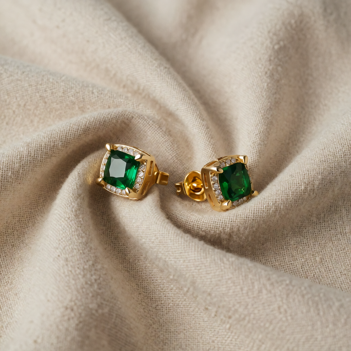 Gold Stud Earrings Dervla with Emerald