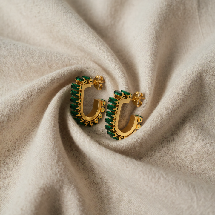 Gold Hoop Earrings Bríd with Emerald