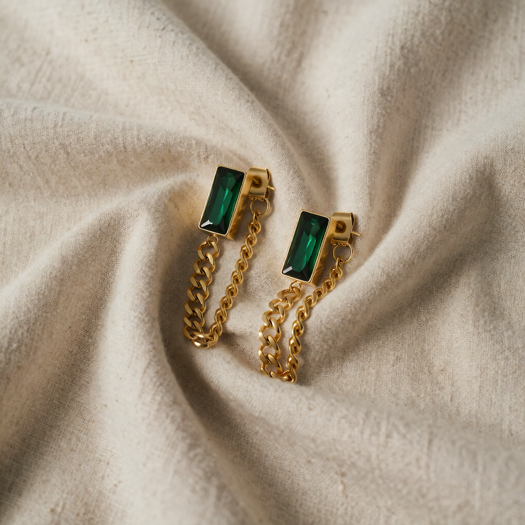 Gold Drop Earrings Clíona with Emerald