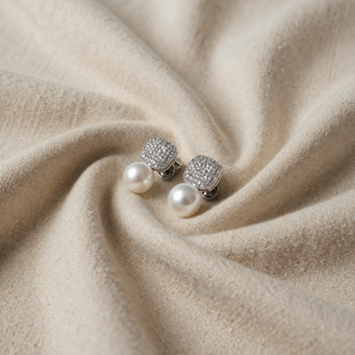Silver Stud Earrings Bláthnaid with Pearl and Crystal