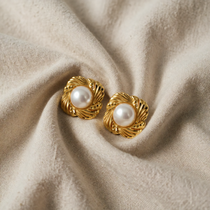 Gold Pearl Stud Earrings Órlaith