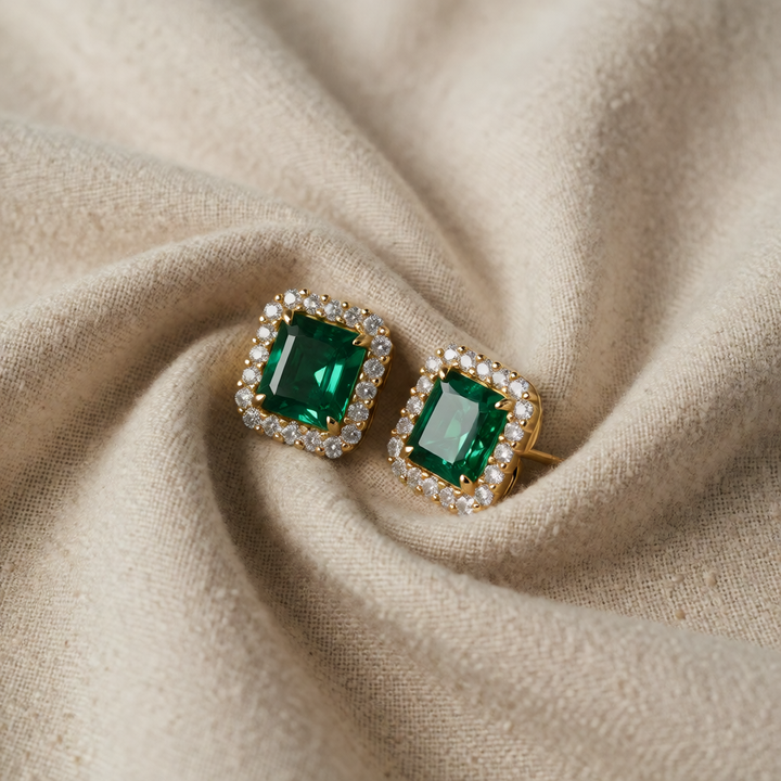 Gold Stud Earrings Saoirse with Emerald