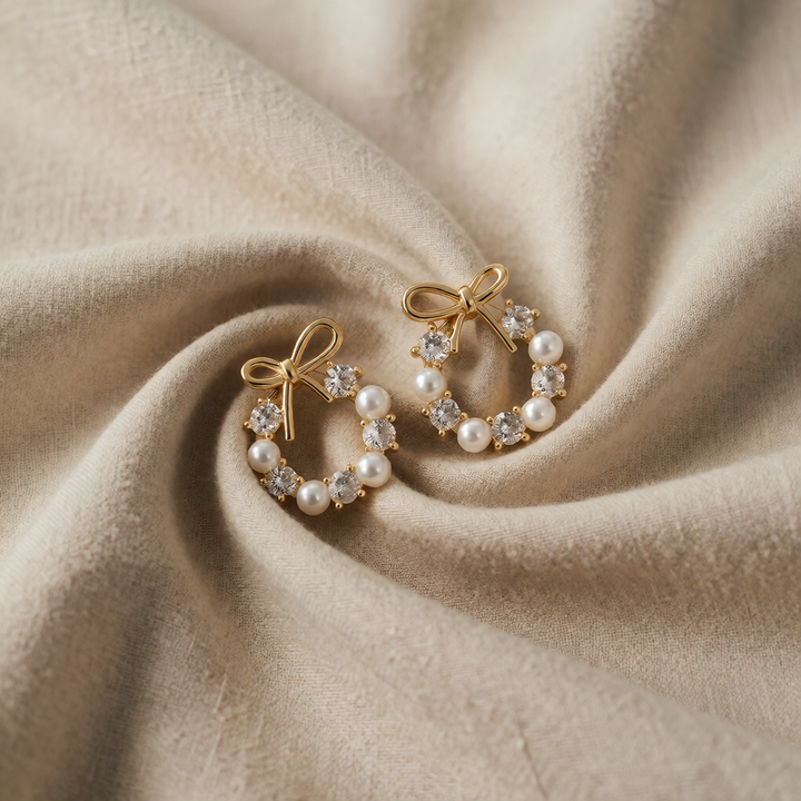 Gold Stud Earrings Íde with Bow, Pearls and Zirconia