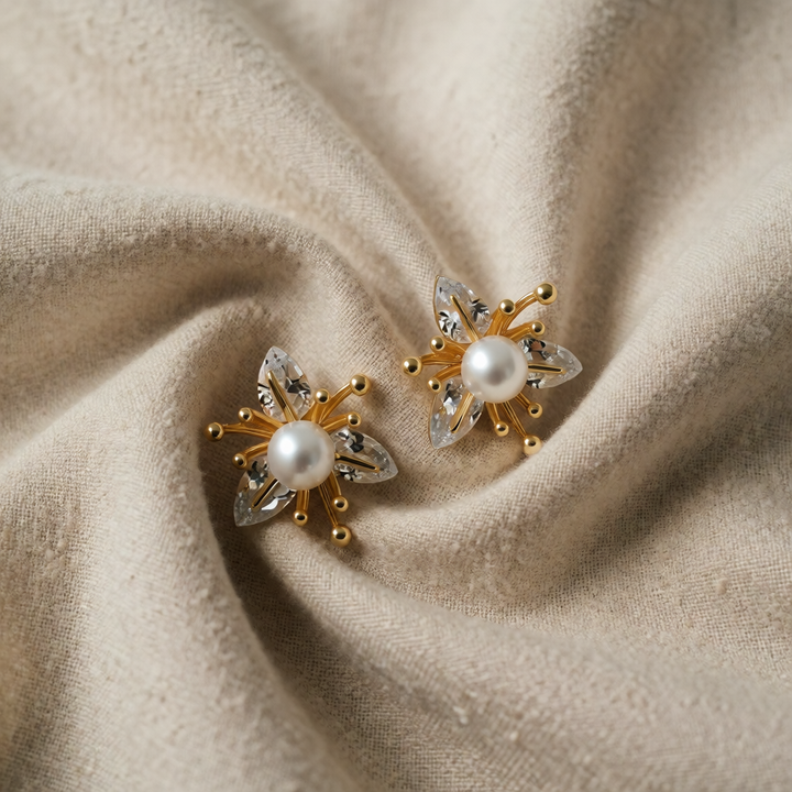 Gold Stud Earrings Ailbhe with Crystal Flower and Pearl