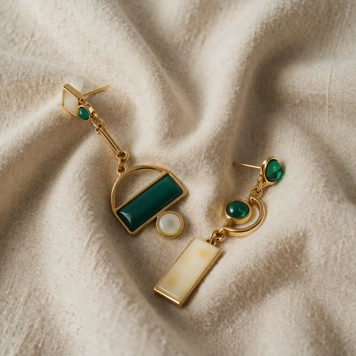 Gold Drop Earrings Bríd with Green Stones & Pearl