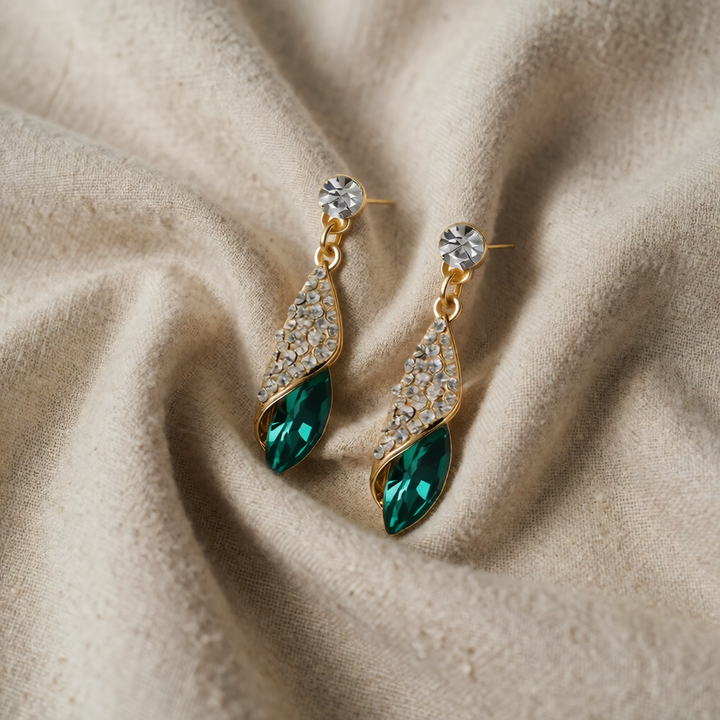 Gold Drop Earrings Fiadh with Emerald