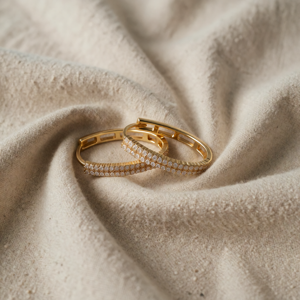 Gold Hoop Earrings Béibhinn with Zirconia