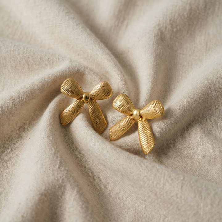 Gold Stud Earrings Méabh with Bow Motif