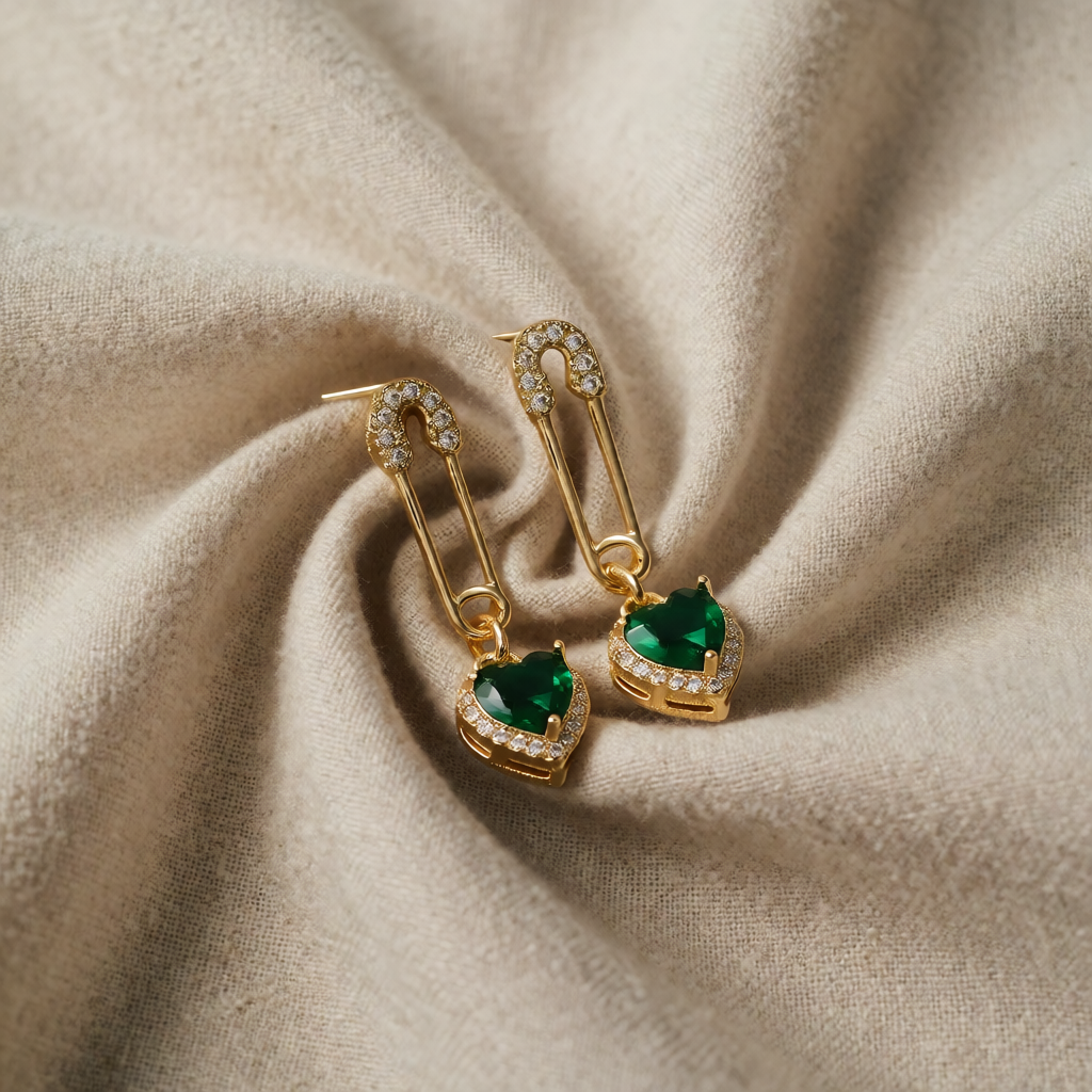 Gold Drop Earrings Éabha with Emerald Heart