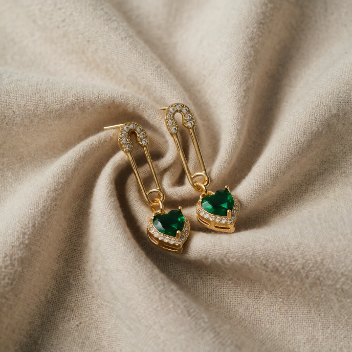 Gold Drop Earrings Éabha with Emerald Heart