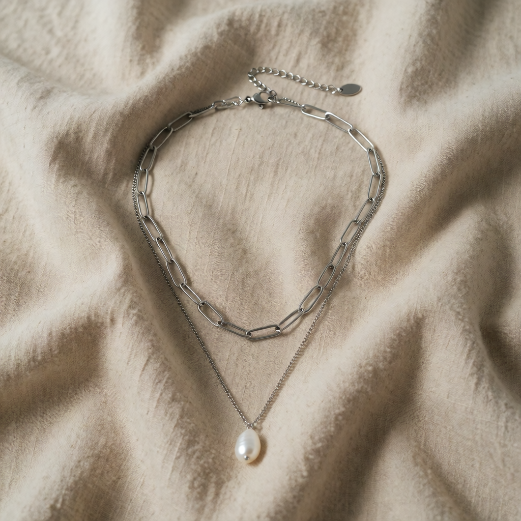 Silver Chain Necklace Íde with Pearl Drop