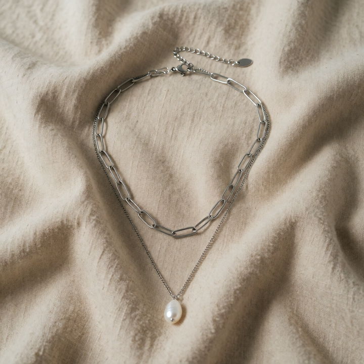 Silver Chain Necklace Íde with Pearl Drop