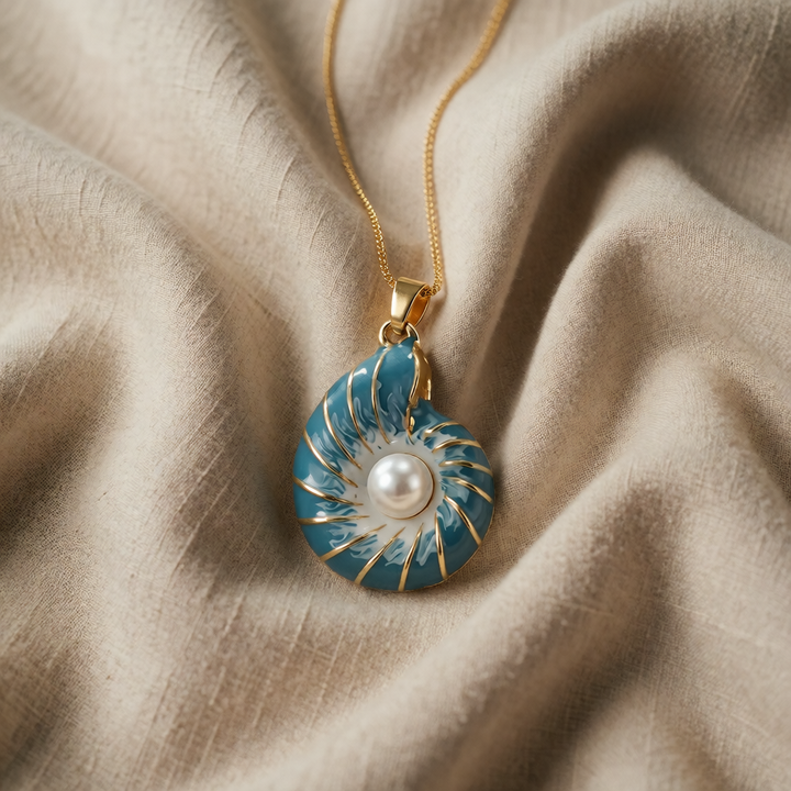 Gold Necklace Clíona with Shell and Pearl
