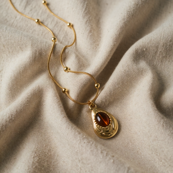 Gold Necklace Éabha with Amber Stone