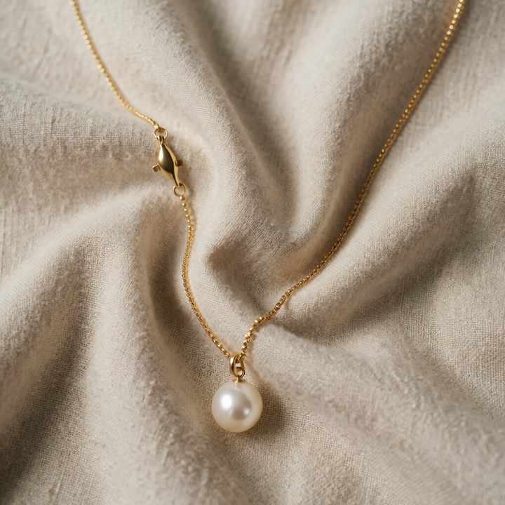 Gold Necklace Caoimhe with Single Pearl
