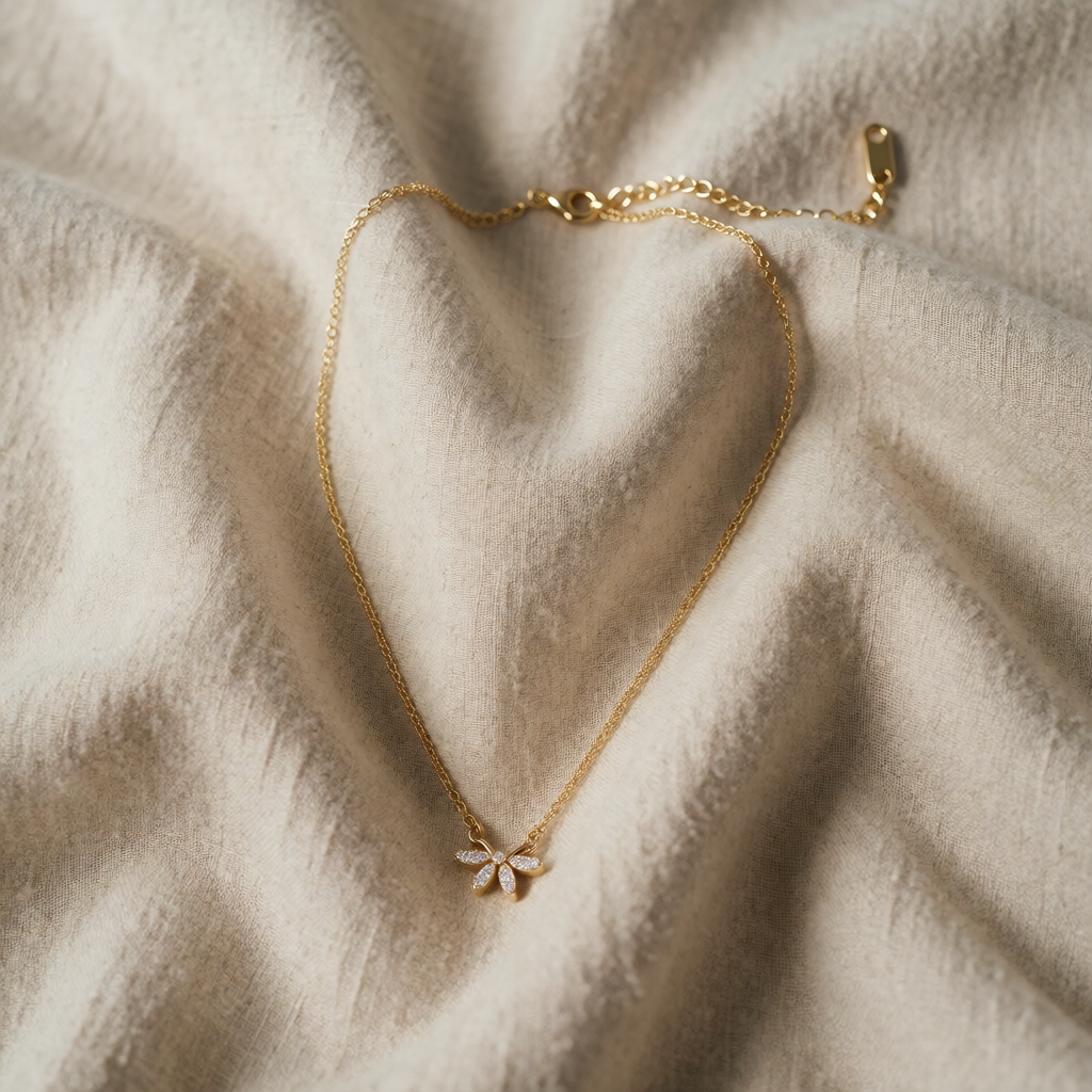 Gold Necklace Treasa with Zirconia Flower