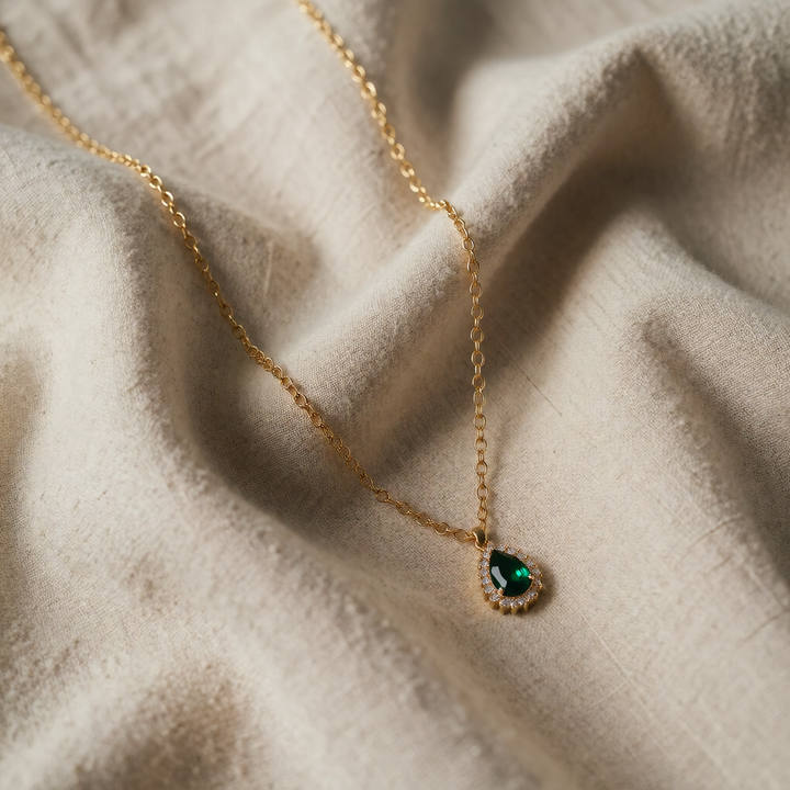 Gold Necklace Gráinne with Emerald