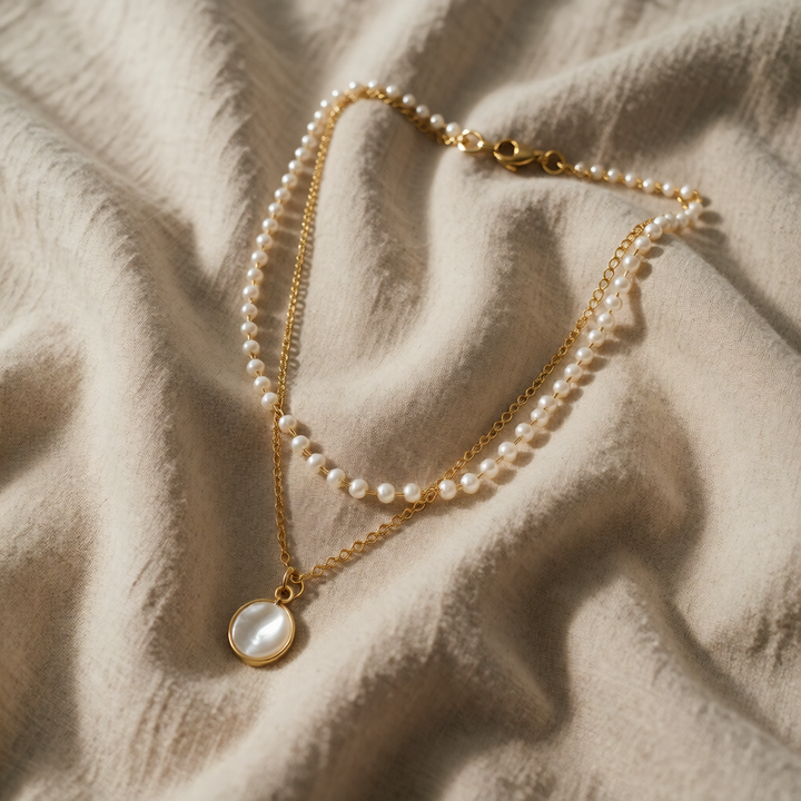 Gold Layered Pearl Necklace Aoife with Mother-of-Pearl
