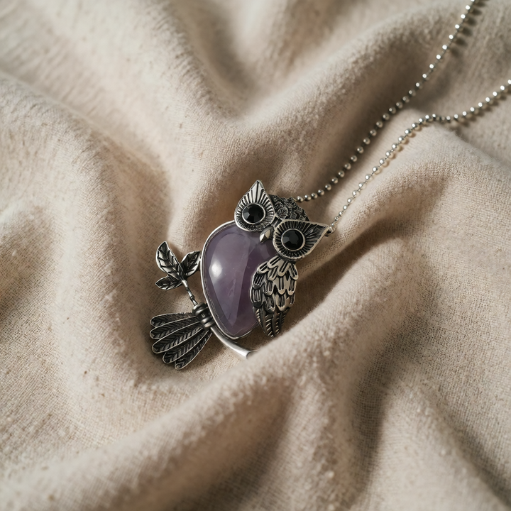 Silver Necklace Clíodhna with Owl and Amethyst