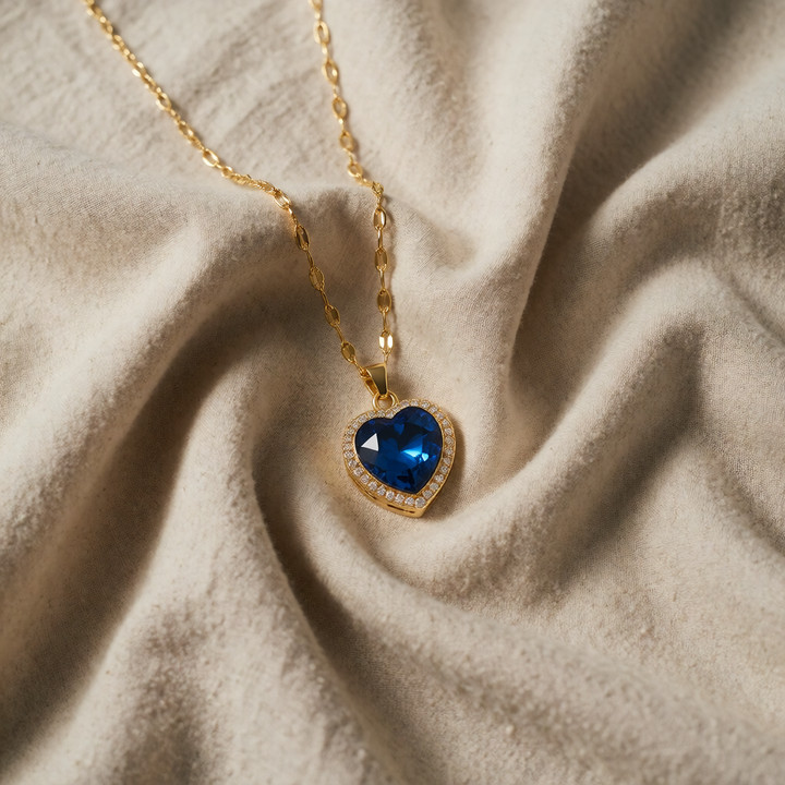 Gold Necklace Clíona with Sapphire Heart