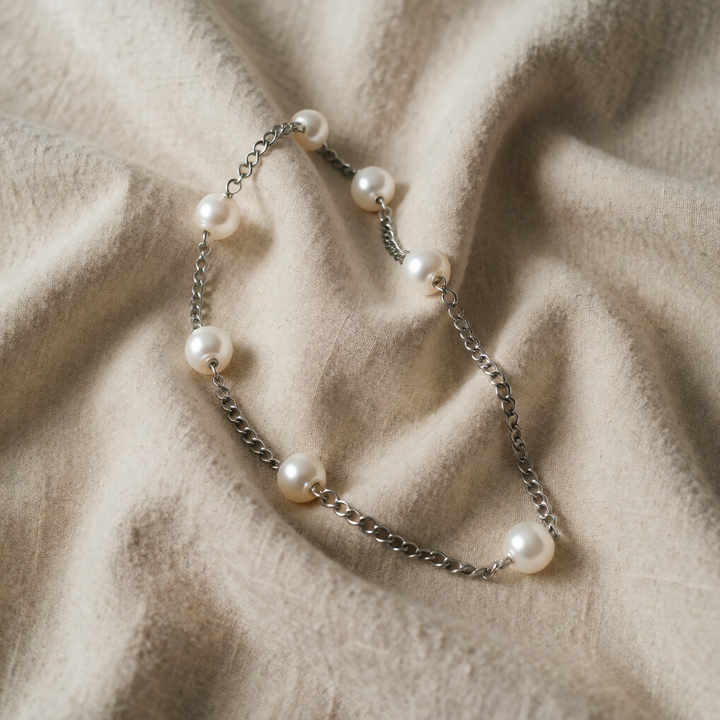 Silver Beaded Necklace Órla with Pearls