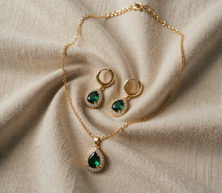Gold Necklace Muirne with Emerald