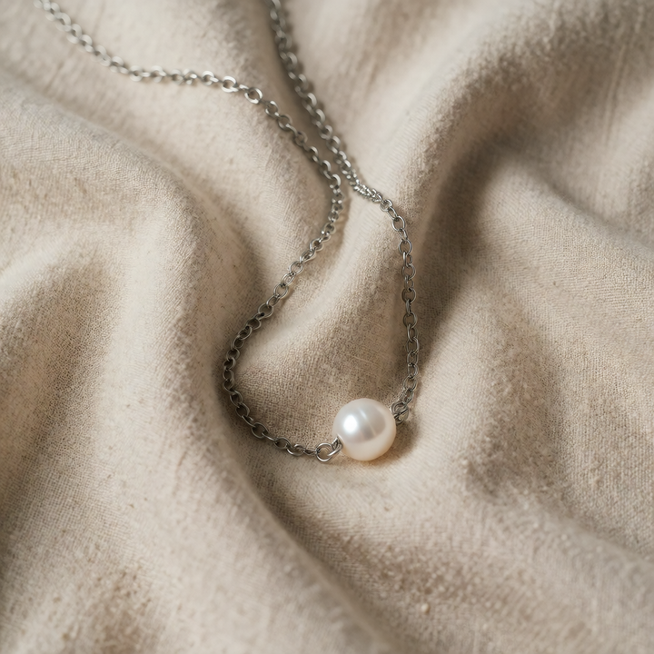 Silver Necklace Nuala with Single Pearl