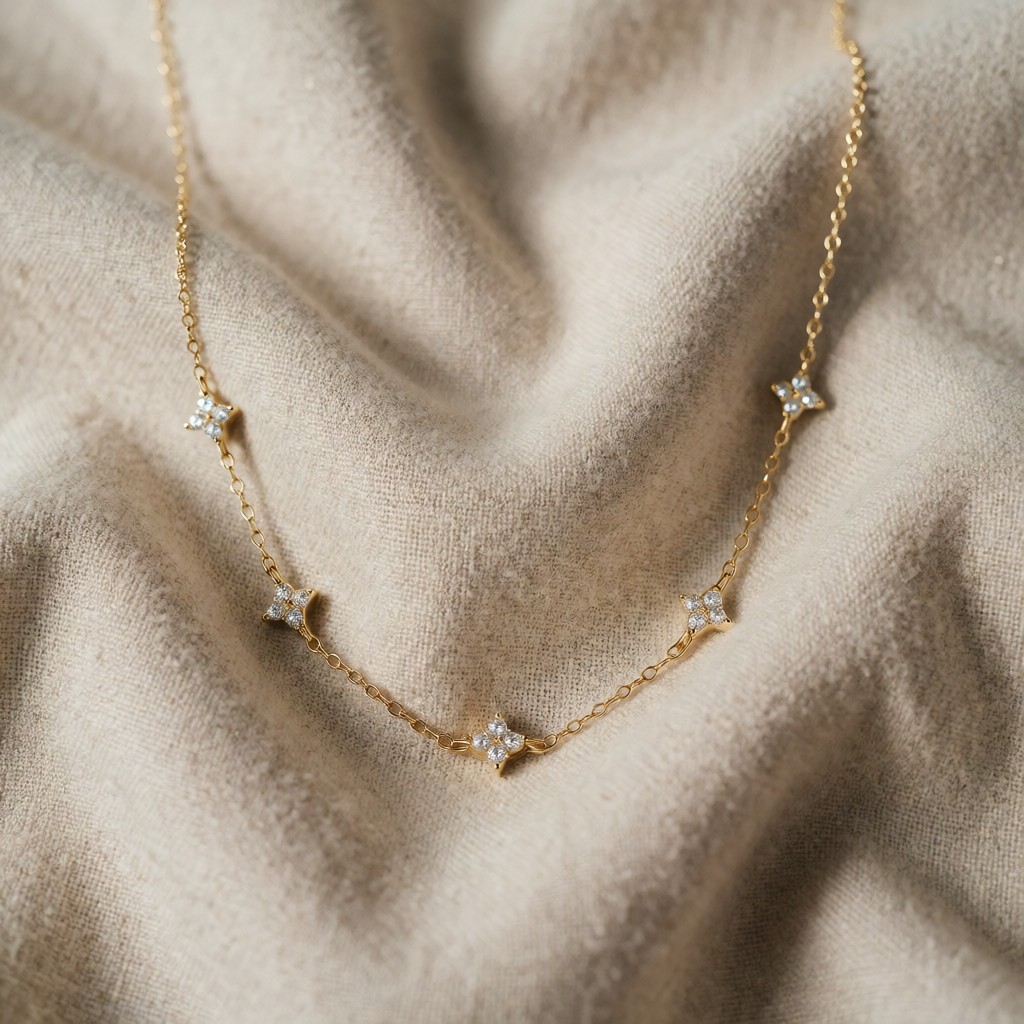 Gold Chain Necklace Clíodhna with Zirconia Flowers