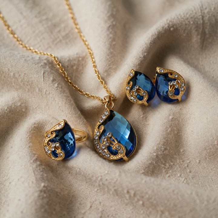 Gold Necklace Set Méabh with Sapphire Teardrop