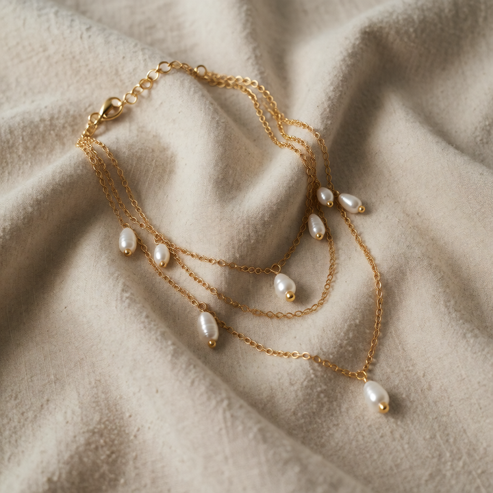 Gold Layered Necklace Méabh with Pearl Drops