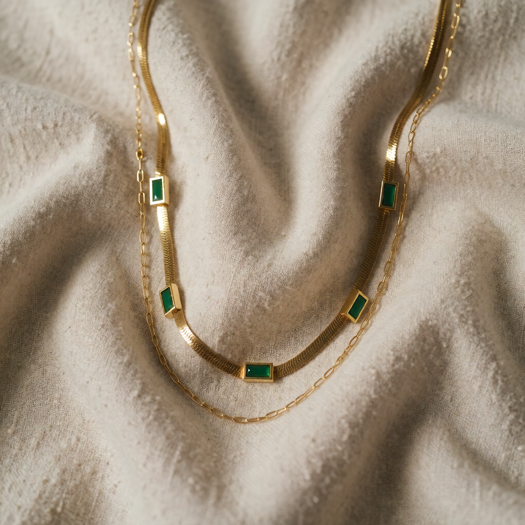 Gold Layered Necklace Bríd with Emerald
